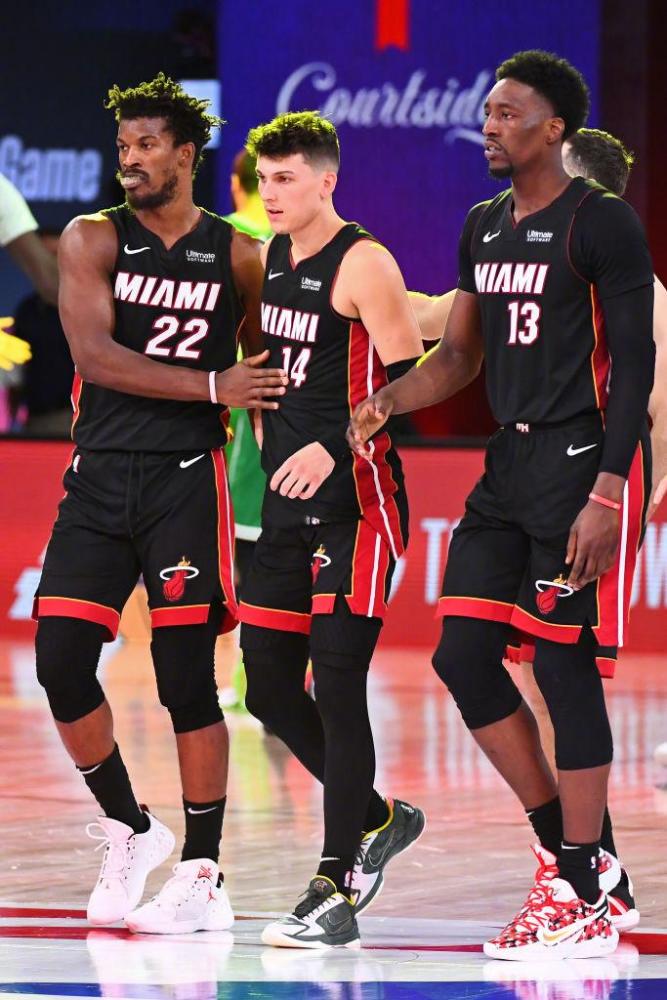 撑起了整个 撑起了整个